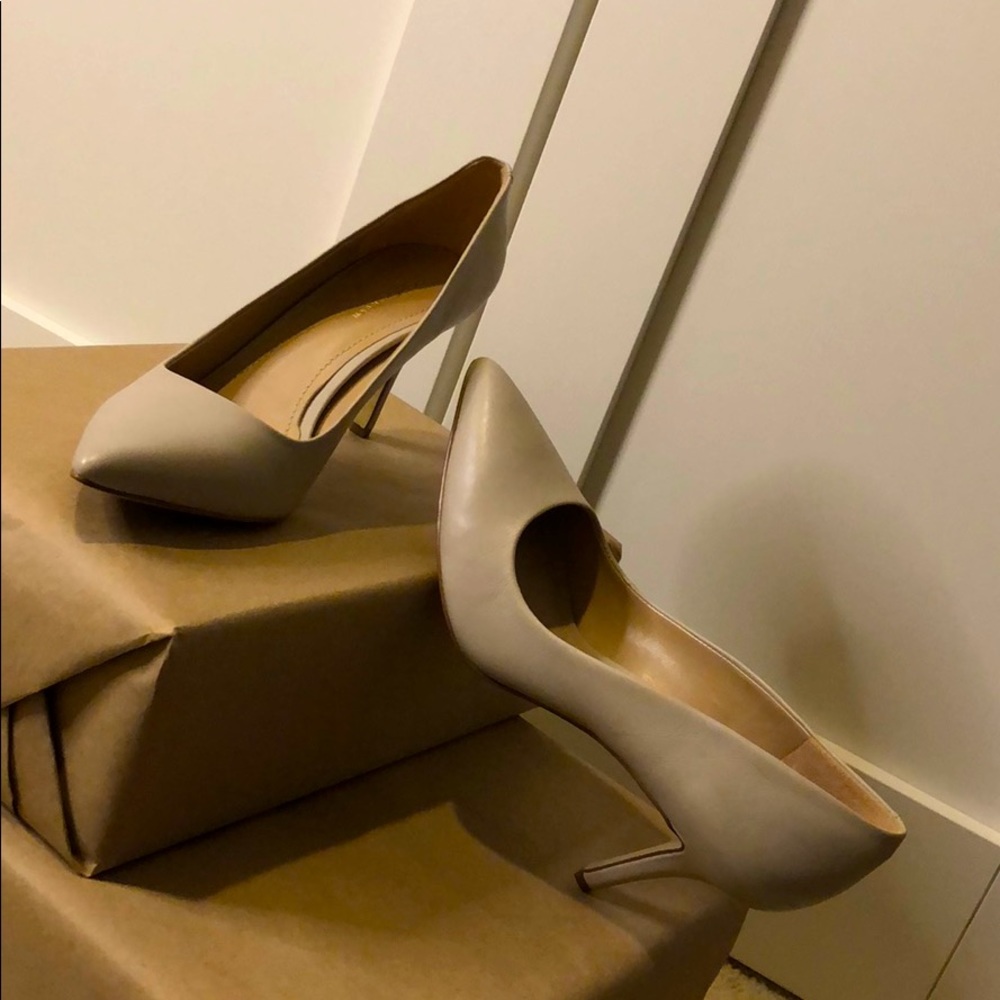 BCBGeneration Beige Pointy Pumps